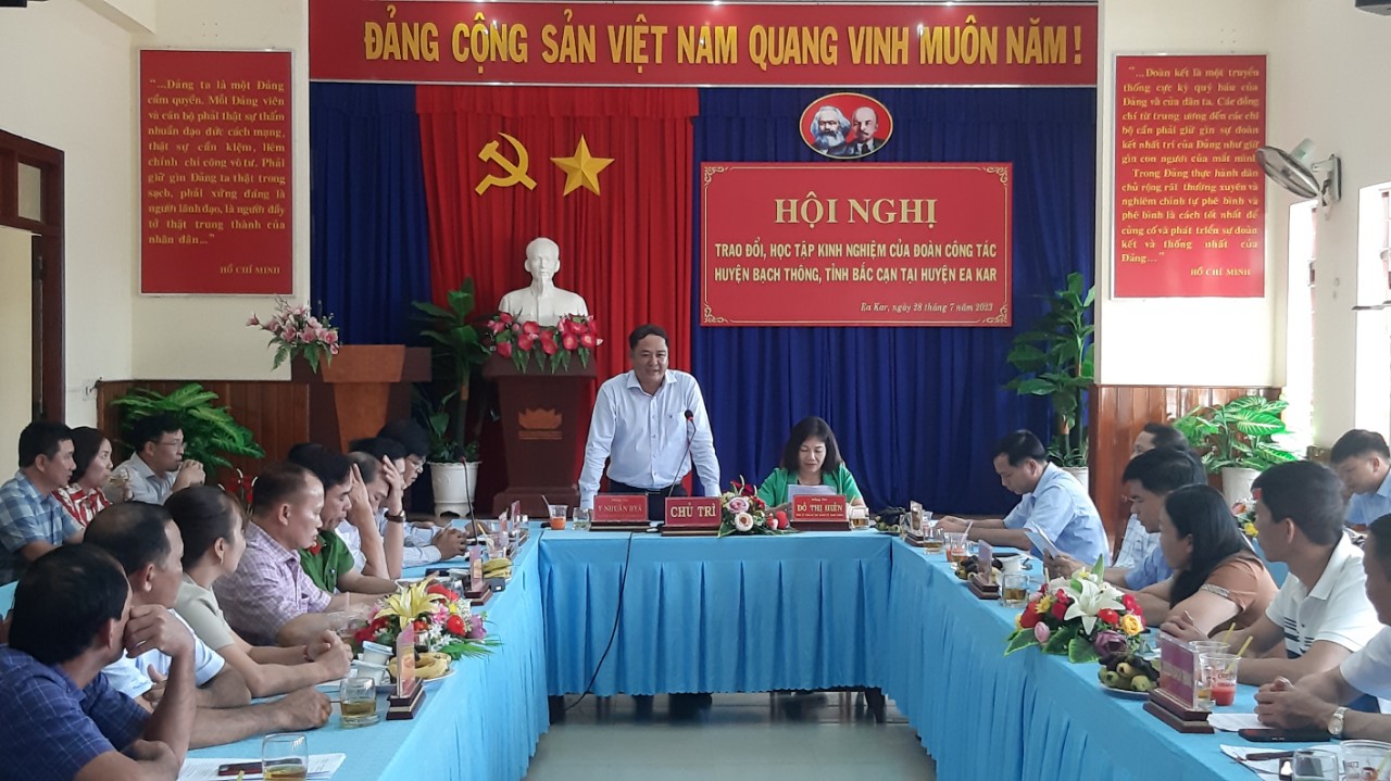 Đoàn Công tác của huyện Bạch Thông, tỉnh Bắc Cạn đến học tập kinh nghiệm tại huyện Ea Kar